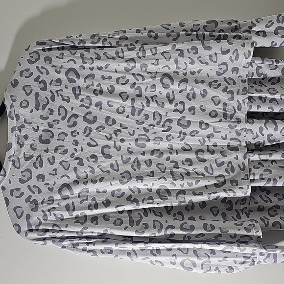 Leopard Print Kids Pajamas.‎ Gray And White Size Large. - Picture 4 of 7